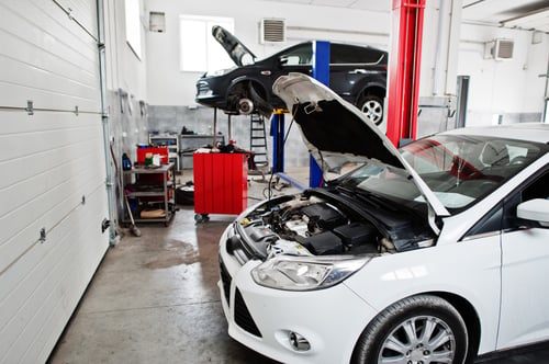 Mobile Mechanic vs. Repair Shop: What Can Actually Be Fixed in a Driveway?